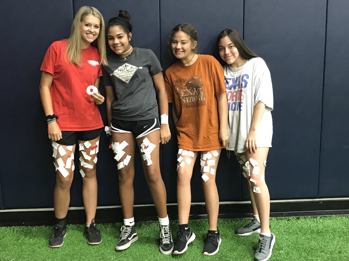 AHS_SportsMed's tweet photo. Taping 101:
Lesson One: learn how to tear athletic tape ☝🏼😁👍🏼👍🏼
#greatjob #tapesquares https://t.co/IHDWpbHljM