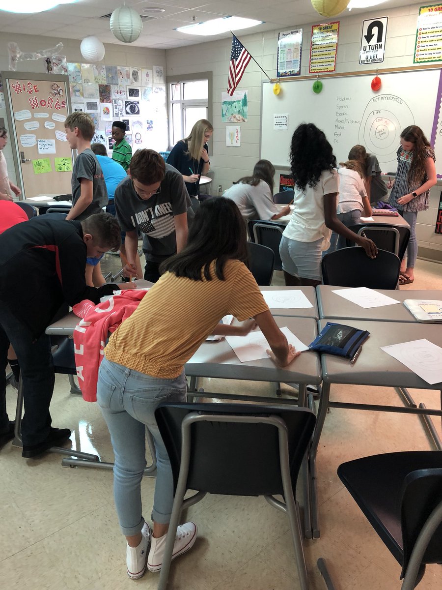 mrsleighmathews's tweet image. First day of school and we got up and moving around the room! #BacktoSchool18 🍎📚👩🏻‍🏫#gettingtoknoweachother