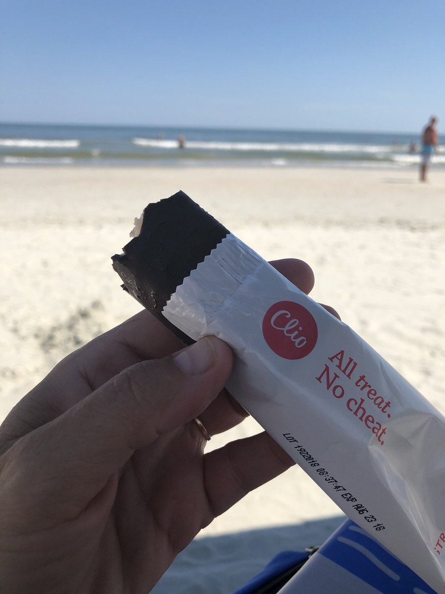DiMeoLisa's tweet photo. โAll treat no cheatโ on the beach with @ClioSnacks #nomthego #clipsnack #yogurt #powerfuel #nospoonneeded #beachtreat https://t.co/ww29HY52Ue