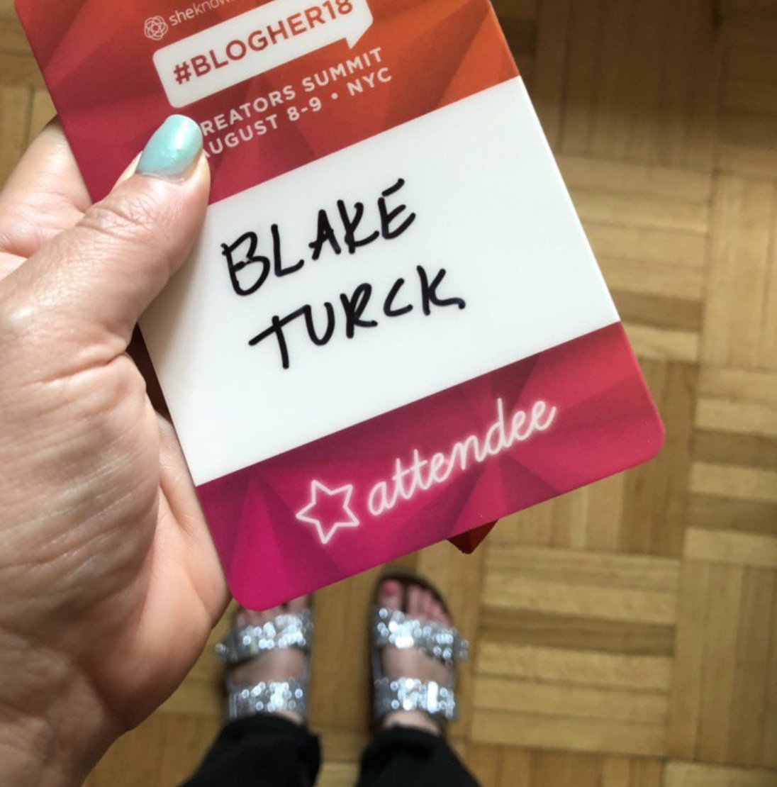 styleisland's tweet photo. 72 hrs of non-stop socializing & #events has been great..but I'm ready to crawl back into my #writers hole and nest now ☺️#Blogher2018 #blogher18 #writerslife https://t.co/wL9kbaLEAt