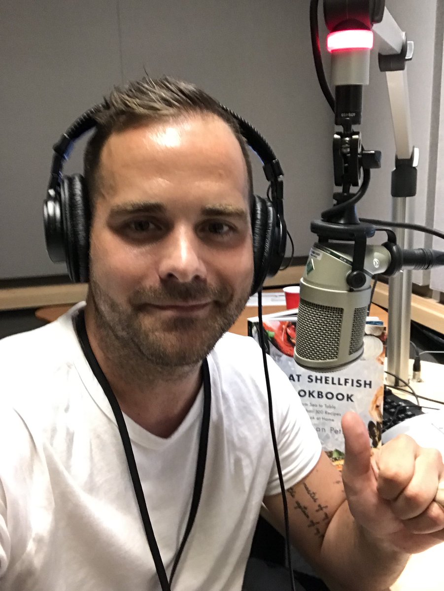MattDeanPettit's tweet image. LIVE IN STUDIO @CBCCanada talking all things #shellfish &amp;amp; my new book #TheGreatShellfishCookbook for the next 4 hours live across the country! #CBCradio #CoastToCoast @MattysSeafood #cookbook #NewCookbook