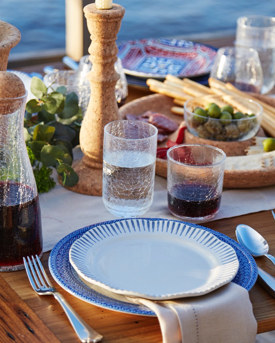 Just in time for the last drops of summer, our best-selling Sitio Stripe collection is back in stock! Sitio’s radiant stripes are perfect to mix and match with your favorite hues of blue.
#Juliska #Summertime #entertaining #onthetable