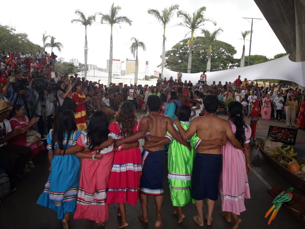 MINPIOFICIAL's tweet photo. Con la alegría del Mare Mare Kari'ña  damos por culminado el Encuentro Nacional de los Pueblos Indígenas de Venezuela en el marco del Día Internacional de los Pueblos Indígenas #IndígenasConMaduro @NicolasMaduro @AlohaNueez @VTVcanal8 @psuvaristobulo https://t.co/YciotHvosb