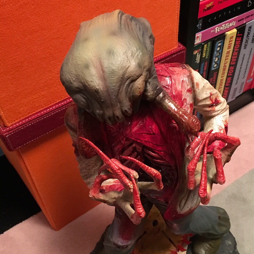 UnboxingHands's tweet photo. #figureoftheday #halflife #nerd #gameroom #mancave #valve #halflife2 #headcrabzombie #statue #retro #retrogaming #retrogamer #bigbox #instafigure #instafigures #valve #figure #mcfarlane #20inchfigure #toy #vintage #headcrab #neca https://t.co/hF1stcYkEh