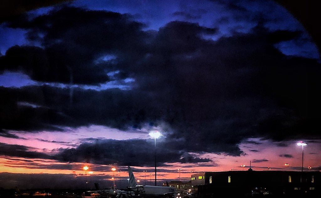Blackwoodpic's tweet photo. Sunset from the tarmac at @DublinAirport #IrelandsAncientEast #notsoancient #visitireland https://t.co/DhM8Z4erjD