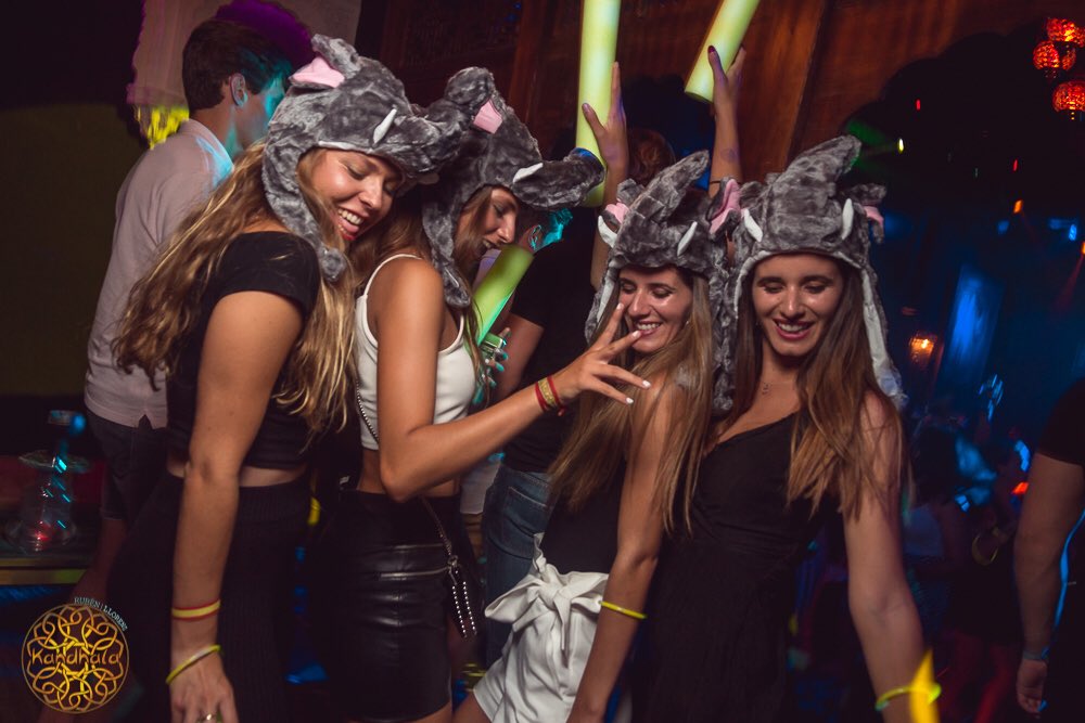 ¡JAVEA NUNCA FALLA!
Gracias <a href="/Kandhalajavea1/">Kandhalajavea</a> por contar con nosotros para reventarlo anoche. Nos encantó sentir el calor de todos vosotros tan de cerca familia 🔥🔥🔥
#spaceelephants #jaleoelephant #javea