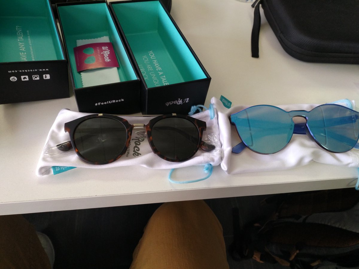 Juan Carlos González on Twitter: "Tras recoger el paquete, lo que veo son  dos modelos de gafas irreconocibles. Uno de ellos porque era muy diferente  al promocionado en su plataforma web, y otro directamente era otro modelo.  Este último, además, con la ...
