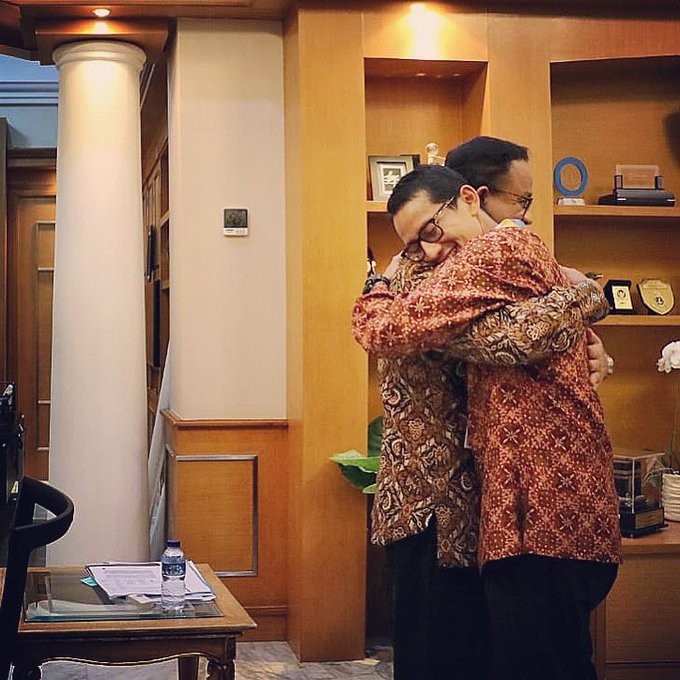 Lihat gambar di Twitter