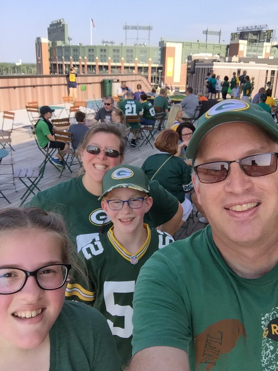 MikeinWisconsin's tweet photo. #getloudlambeau https://t.co/fZcDkb8onr