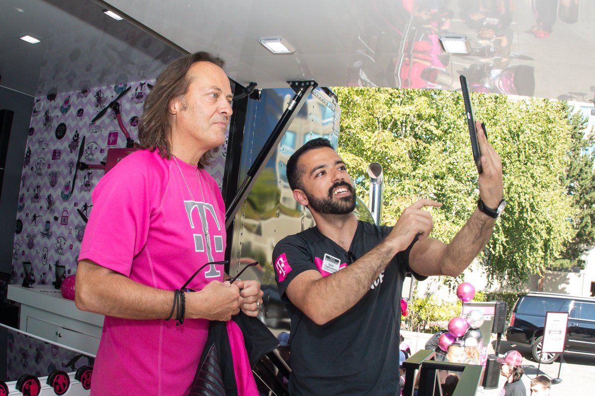 SalarTaghizadeh's tweet photo. What an amazing 10 days it has been! Officially launching our @TechExperience and #TMobileTechTruck to showcase the Future of Wireless! 😎 #5G #IoT #AR https://t.co/XeEV8YguPW