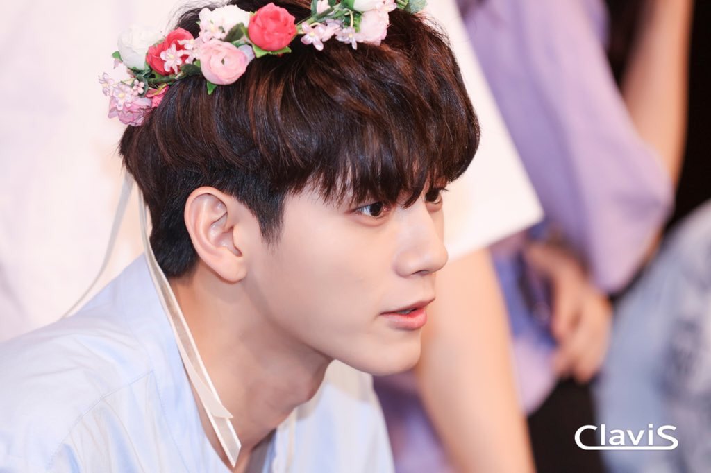 ONGSEONGWU_TH's tweet photo. [📷]☁️🎪 ภาพคุณองจากงานแฟนไซน์ของ Clavis ที่ผ่านมาค่ะ✨💛
©officialclavis_
#WANNAONE
#옹성우
#워너원 https://t.co/GfjUaxfY21