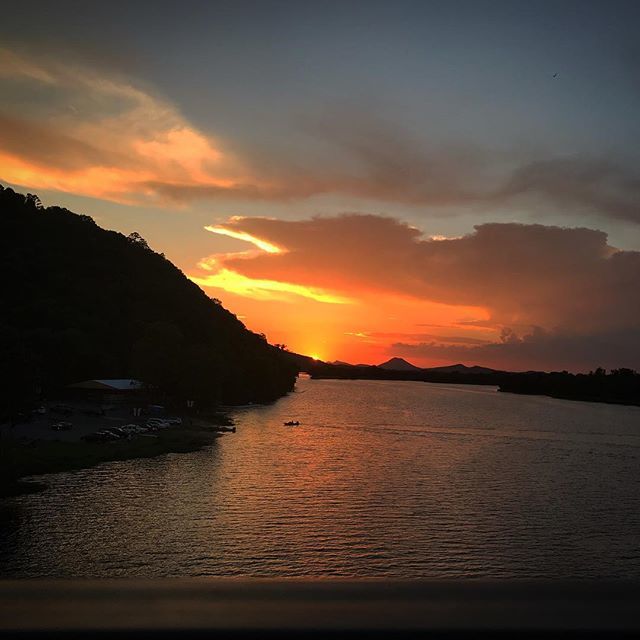 gannskitchen's tweet photo. This is how we do sunsets in the LR. 
#littlerock #lrsunsets #thenaturalstate #arkansas #beautifularkansas #sunsetsinthesouth #southernsunsets https://t.co/ISUeDHPY3k https://t.co/QWydbRnLN6