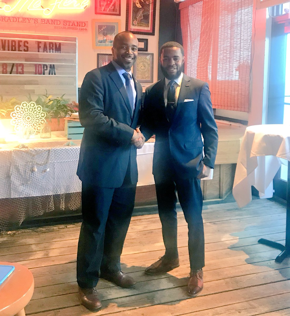 drew_fsu's tweet image. Summer 2018 was amazing

Completed an internship &amp;amp; found my career with @SGWineSpirits 🍾 s/o @MoetHennessy 

A’s in my summer classes🙏🏽

Continued mentorship from @Powell4Senate 

There’s just one thing left: 

Graduation🎓 12/15/18 ..let the count down begin⏳