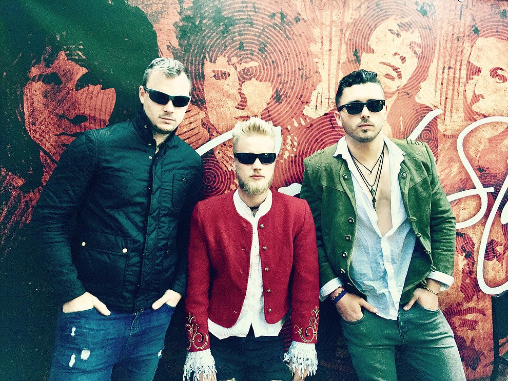 Paradisemoon100's tweet photo. #blastoffff w #UK's #Emerging #indierock @EricaBand10⭐️HOME #NewRelease 🎧https://t.co/5Lm2xHI2lB
🎸#SuperStar #classics #altrock #indiemusic😎#paradisemoon100💖 https://t.co/Z30xX3dfQk