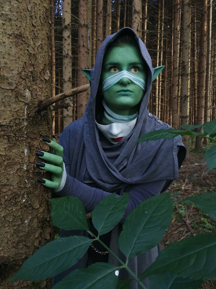NotNottNein's tweet photo. I love beeing green 😊👍

Had an amazing day at a medieval marked close to our home and we decided to crash that party with our #criticalrolecosplay s - though first of all @SRerenga took some amazing pics of our #cosplays in a nearby forest, and i love this shot 😍
#nott by me https://t.co/Pa3qPhKMNh