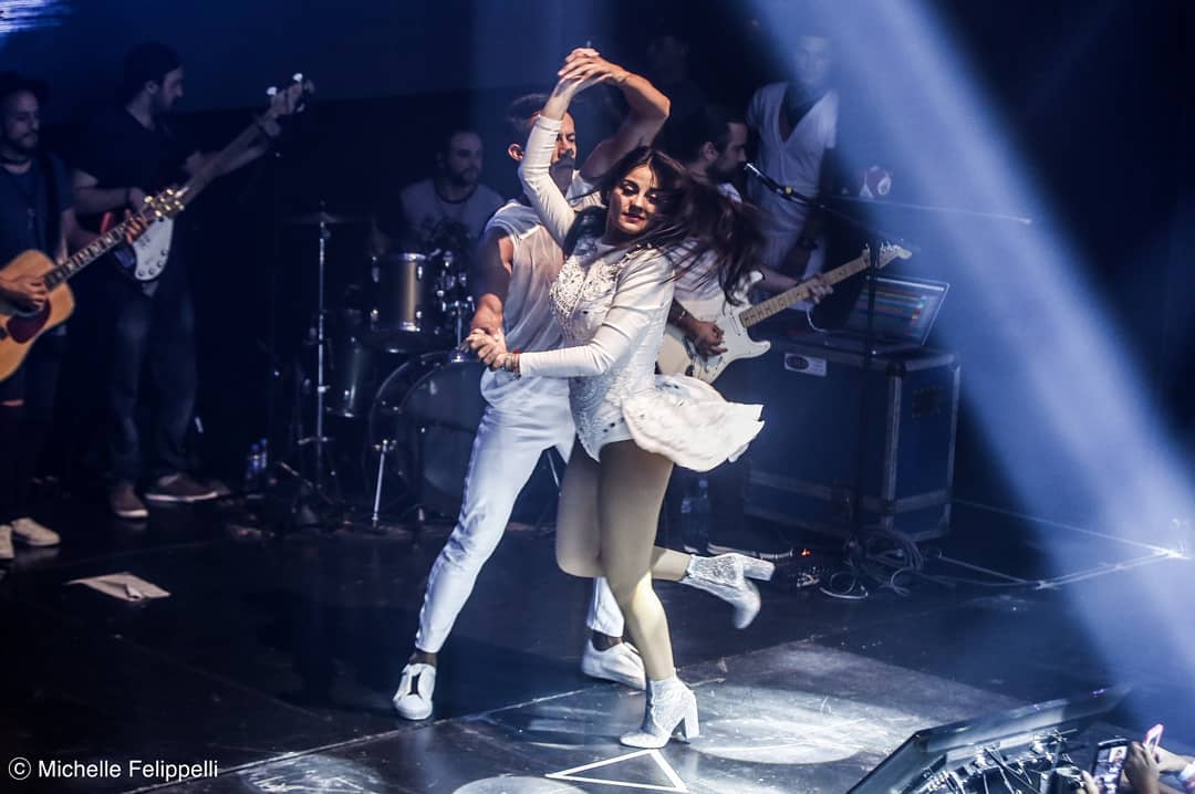 jakpsilva29's tweet photo. 📸 Michelle Felippelli @mihfelippelli
https://t.co/aQlU2RxrqC
Arrasou nas fotos da #LiveTourRio 🇧🇷
ela captura cada jogada de cabelo da @MaiteOficial excelente profissional.
Parabéns Mi. ♥👏👏 https://t.co/IcfqxenFu7