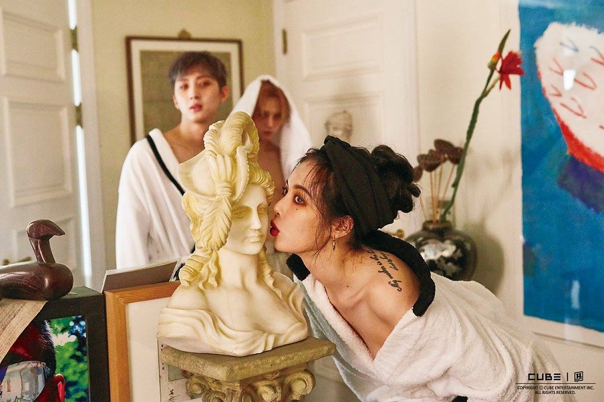 CDK_Oficial1's tweet photo. Ultimas noticias, Hyuna traiu Edawn com uma estatua, aqui esta uma foto comprovando a traição #supporttripleh https://t.co/V5LCYuZwuW