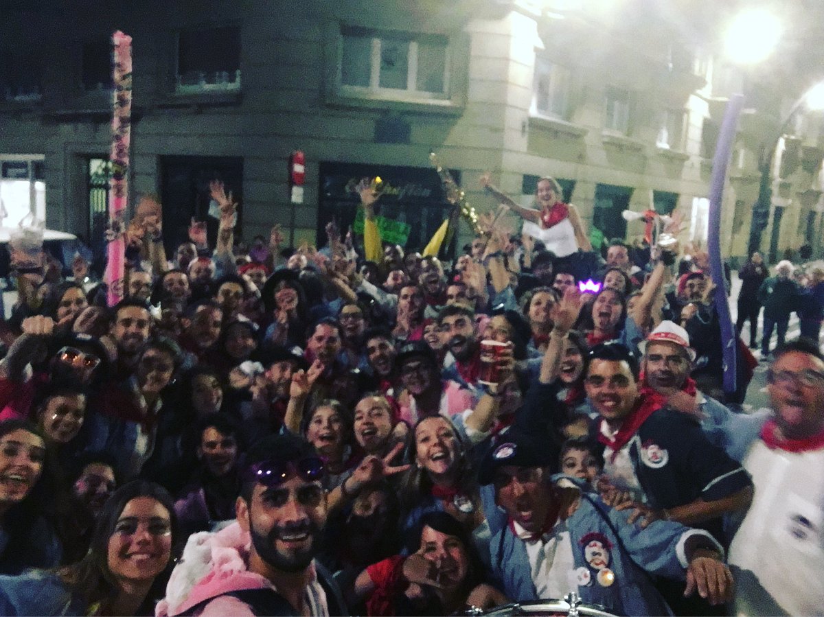 ELCONEJOXARANGA's tweet photo. Se va acabando #Lablanca2018 🐇🐰🐇🐰 #charanga #elconejodelaloles #laloles #furgololesdelamor #conejeando #conejomania #conejeaconmigo #brassband #streetshow #sousaphone #pinkleopard #almaximo https://t.co/EkJXSLIXkN