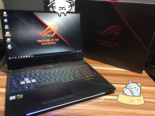 TabathaPacer's tweet photo. Pirinolas! 🙌🏻✨ Está es la bestia que nos estará acompañando y ayudando en el streaming de mañana en nuestro canal de https://t.co/t0Q4mTdtZR el #ROGStrixScarII de @asusrogchile 💕 Y ustedes dirán.. Que lo hace tan especial? Pues es increíble: 
1.- … https://t.co/EPRDTNgZ0D https://t.co/V2XsPLEcvY