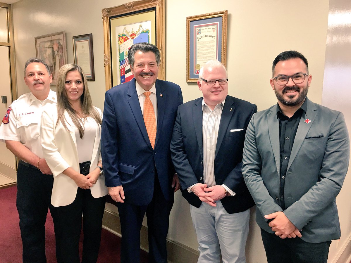 CLeRoyCavazos's tweet photo. Thank you @MayorPeteSaenz for meeting with @CocaColaSWB @RedCrossSA to define collaborations and synergies to jointly serve the @cityoflaredo #StakeholderEngagement #ArcaContal @MichaelVelaTX #BorderSafe #TBC https://t.co/OJiln3DhSB