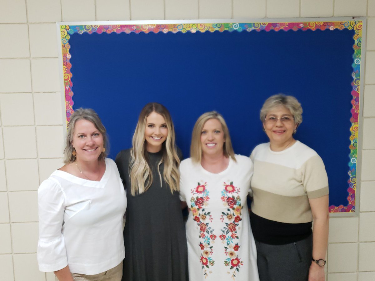 Melissa30417169's tweet photo. .@cchkinder  Ready for meet the teacher https://t.co/Ib4nGZuHL7