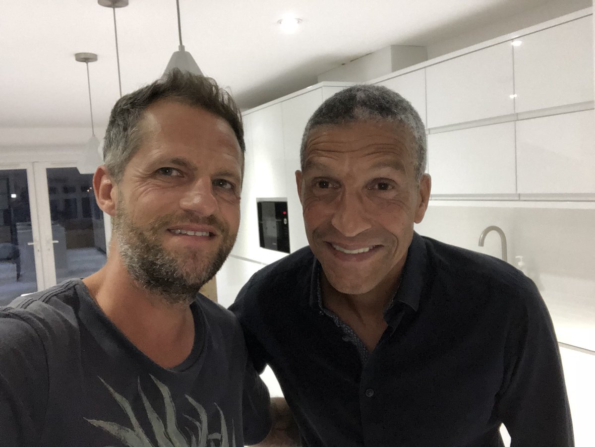 Not every transfer deadline day Chris Hughton turns up in your kitchen. Told him I wasn’t signing 😂 Real nice guy. All the best to <a href="/OfficialBHAFC/">Brighton & Hove Albion</a> <a href="/NorthStandChat/">North Stand Chat</a> <a href="/wearebrighton/">We Are Brighton</a> for the season
#DeadlineTransferDay #skysportsnews #Brighton #BHAFC