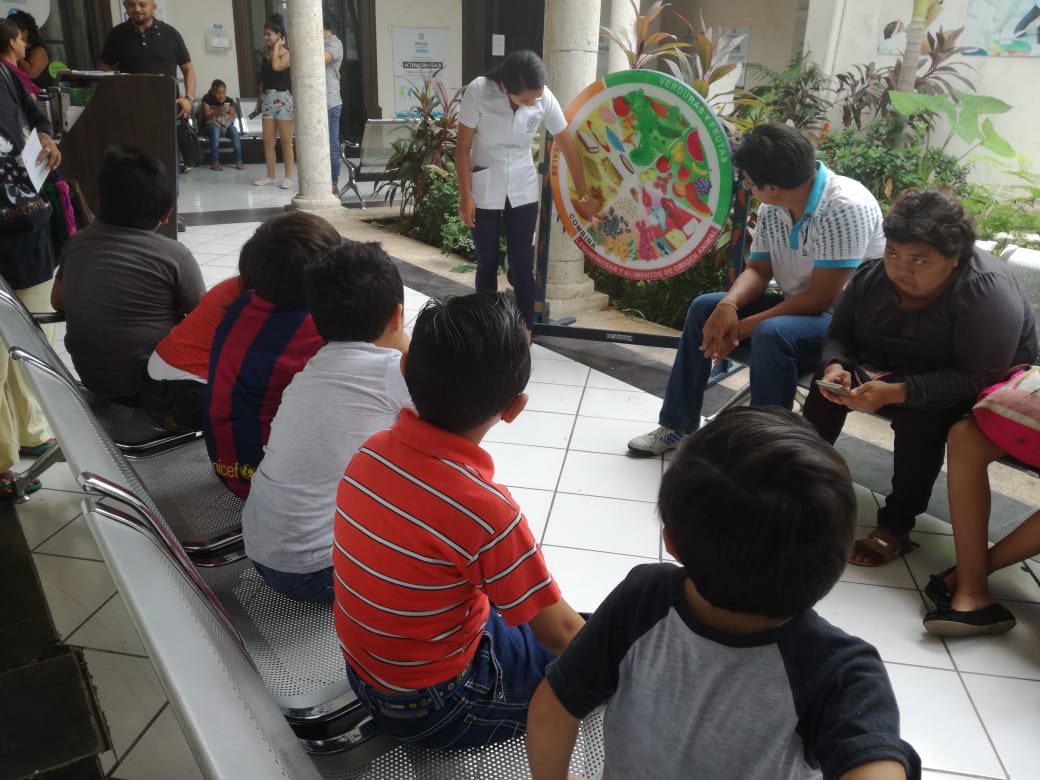 IleFajardoMTO's tweet photo. Sesión de educación alimentaria para las familias de nuestro programa de consulta de nutrición del #Cemanud. No hay consulta o apoyo que sirva si no va acompañado de educación para la salud. https://t.co/aYCCc4jBem