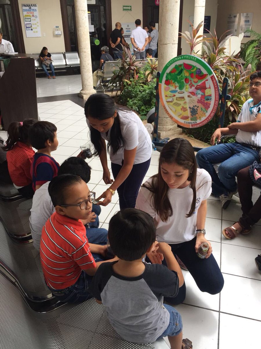 IleFajardoMTO's tweet photo. Sesión de educación alimentaria para las familias de nuestro programa de consulta de nutrición del #Cemanud. No hay consulta o apoyo que sirva si no va acompañado de educación para la salud. https://t.co/aYCCc4jBem