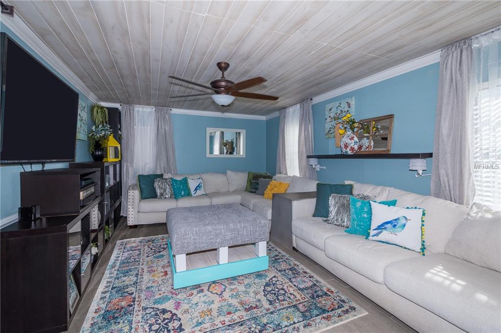 MyMetroCity's tweet image. 6/5 #AltamonteSprings #poolhomeforsale! Conveniently located within minutes of I-4 &amp;amp; #AltamonteMall! 
Listed at $399K.
Get more info: goo.gl/zfp6YT
#altamontespringsrealestate #altamontespringshomes #highridgealtamonte #realestateagents #listingagents
