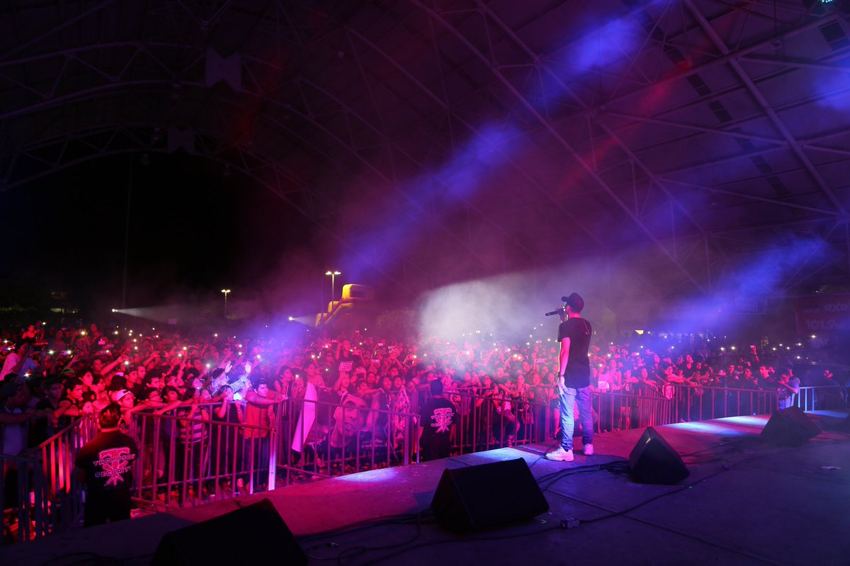 MiguelL55744860's tweet photo. #DIA de ayer se realizó el buen  #ConciertoExa2018 @Exa1019 en el #domo dela #plaza #civica @THOMPSONSECURIT formó parte de este #gran #concierto con la #Seguridadyprofesionalismo #Artista de la noche @mcdavoo #pozarica #Veracruz #Mexico https://t.co/nDIYcYEetk