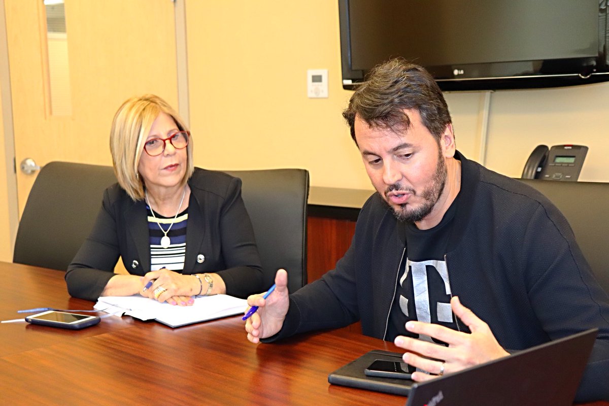 NETPRonline's tweet photo. #PresidentaJRTPR, Sandra Torres, se reúne con @tmobilepr, para dialogar sobre los nuevos planes de contingencias de la compañía de cara a la temporada de huracanes. La empresa conversó sobre nuevas inversiones en PR para desarrollo de tecnología. @fortalezapr @ricardorossello https://t.co/ZyLEqQ3VC0