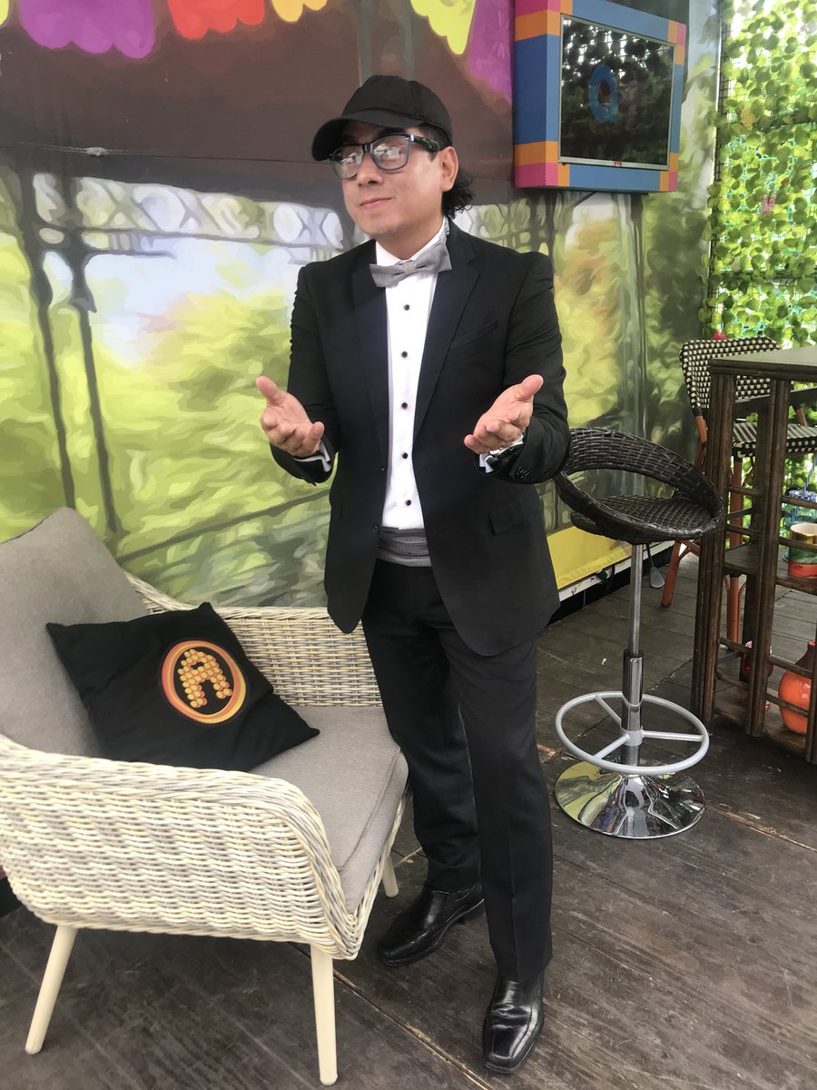 paseleyoinvito's tweet photo. Nos visita el mejor imitador de Adal Ramones “Mario Vargas” en #PáseleYoInvito https://t.co/MBIPEPoAcT