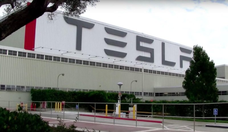 TeslaMotorsClub's tweet photo. Report: Tesla’s Board to Meet With Advisors About Take-Private Deal https://t.co/hruA6jJdM9 #Tesla https://t.co/RaPM8Nswpf