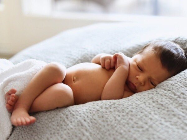 tioracygnet's tweet image. Minha pequenininha!

Não dá nem pra acreditar que depois de todo esse tempo eu estou com essa coisinha tão pequena e delicada comigo. Esse rostinho pequeno, essa mãozinha, tudo é tão frágil que eu não tenho coragem de te tirar de perto de mim, bem vinda a família, Astrid!