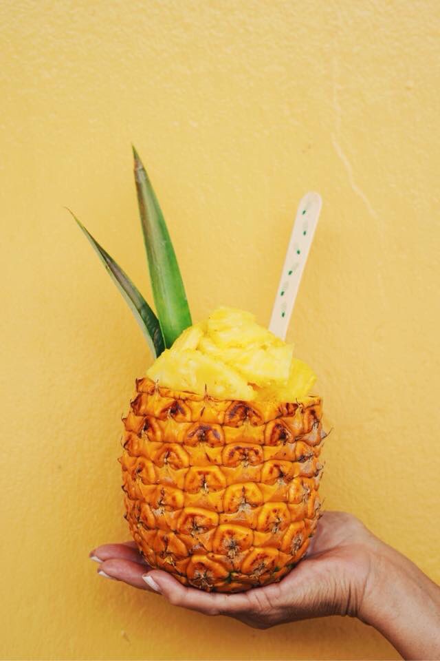 jadesnowmedia's tweet image. We’re finally seeing the light at the end of a brutally hot summer, &amp;amp; what better relief is there than a Pot Of Gold from our amazing client  #mauipineapplestore! If you’re on Maui and in need of a refreshing, sweet treat head to Front Street for fresh cut @mauigoldpineapple 🍍!