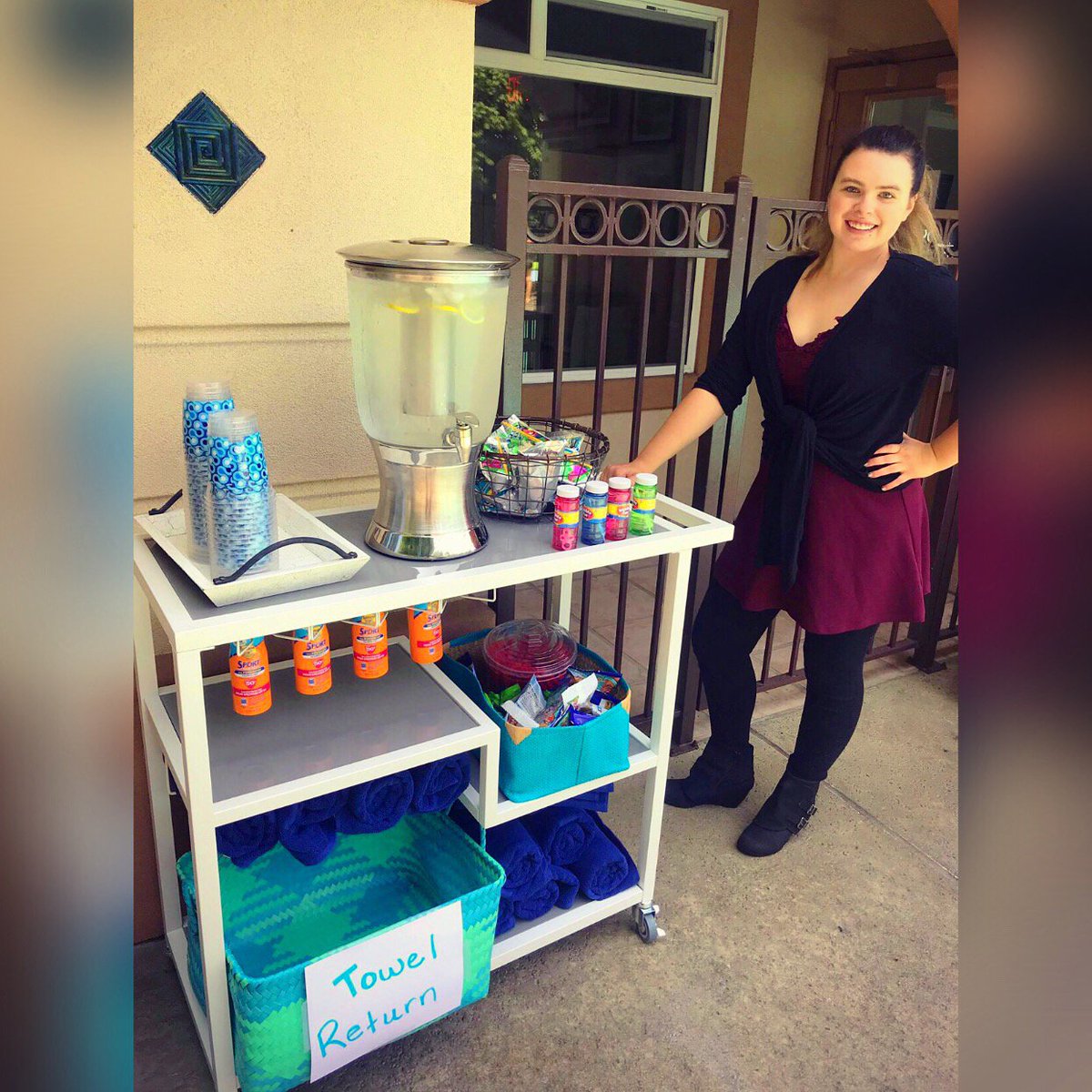 CR_ScottMtn's tweet image. Come down to the pool and enjoy refreshing, cool drinks and sweet treats! 
#scottmtnapts #pool #poolessentials #refreshingdrinks #sweettreats #bubbles #cottonwood