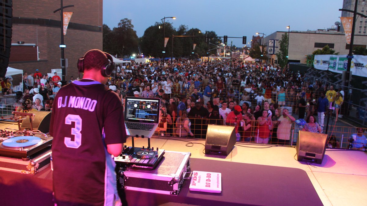 djmondo3's tweet photo. This was my Bday present right here. Being Blessed to do what I love to do. #djmondo #hottestdjinthestreets #dj #crowdrocka #partyrocka https://t.co/RBczK1YlEL