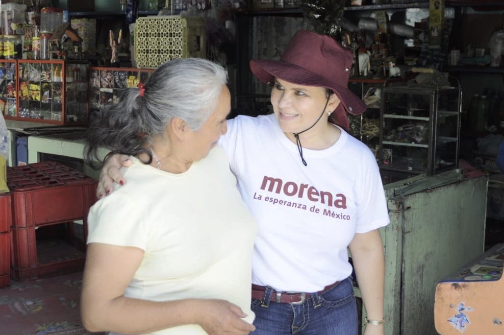 NormaLayon's tweet photo. La alegria y buen ánimo con la que nos reciben las familias en Moyotzingo, nos motiva mucho y compromete aún más. 

¡No les voy a fallar! El trabajo ya comenzó, San Martín Texmelucan será una #CiudadDePrimera. https://t.co/UxbBaWniDG