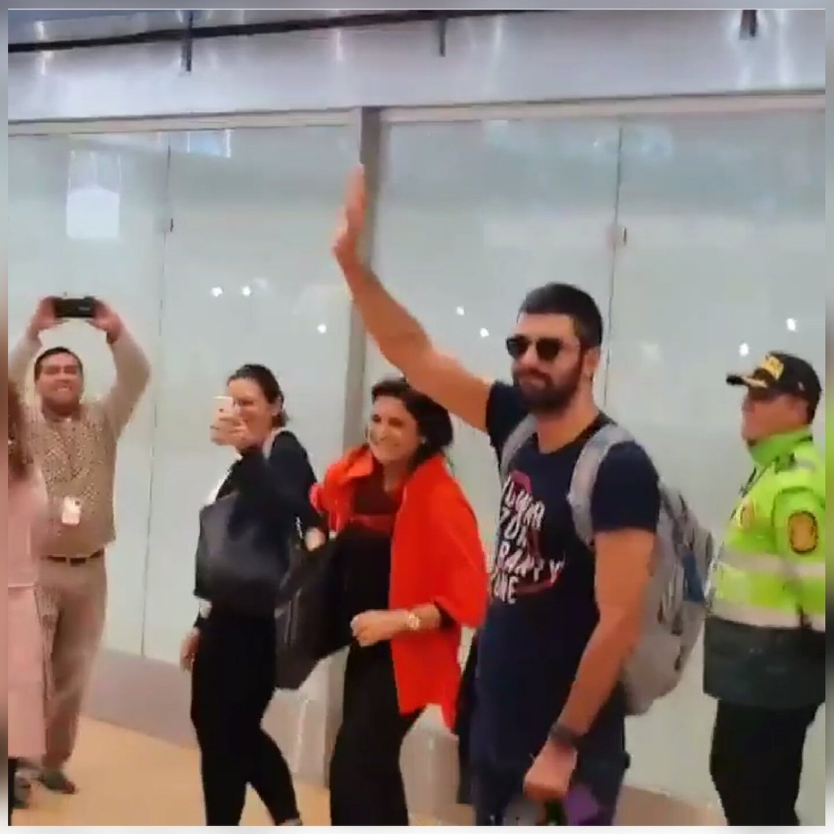 snjeanauljevi's tweet photo. 😍😍😍😍😍😍#EnginAkyürek #EnginLaTamVisit https://t.co/qUlgSvwueh