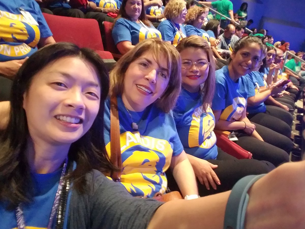LiWenSuAlief's tweet photo. Convocation Day! #AliefProud #aliefconvocation @LiWenSuAlief @LeticiaLeonJoh1 https://t.co/gzyfYEaKq6