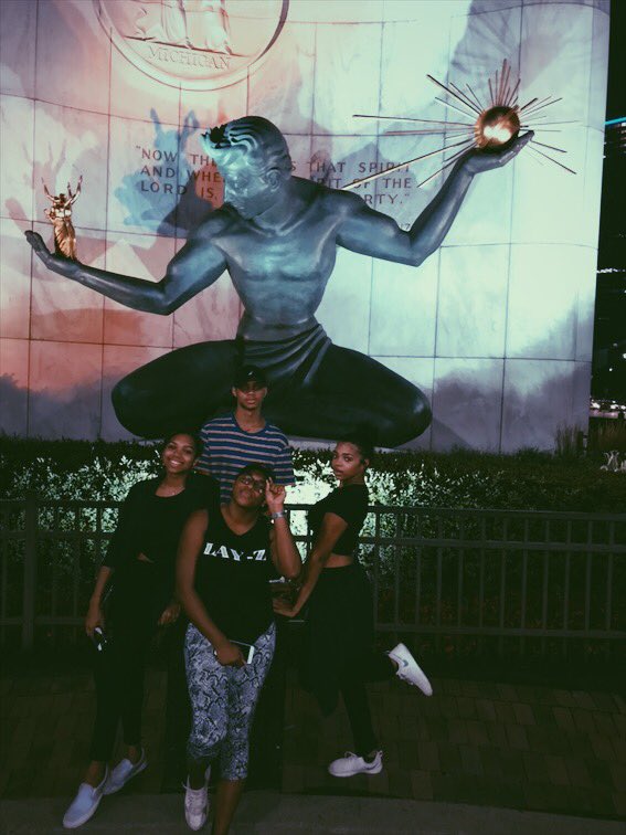 B__alexandria's tweet photo. Couldnโt ask for better siblings โจ #missingAri https://t.co/jQALqWFUOD