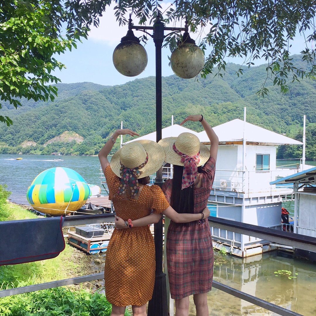 yusuapics's tweet photo. sister love ❤️👭

— 180809 © sua’s instagram

⤷ ꒰ #oahsis #오아시스 #seeart #씨앗 #유수아 ꒱ https://t.co/z8d1vpZqrS