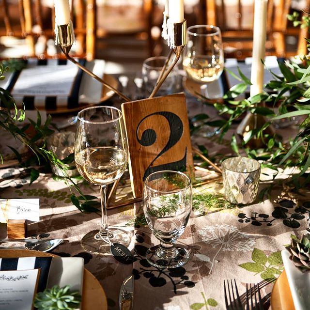 Love this simple but intricate décor on such a wonderful nature-inspired setup! | Photography: <a href="/tarawhitphoto/">Tara Whittaker</a>