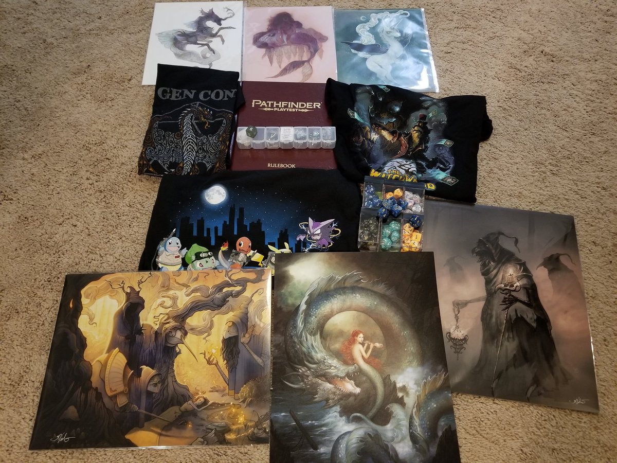 ashessocks's tweet photo. #genconhaul #terriblepicture #dice #art https://t.co/9MIsmIQ581