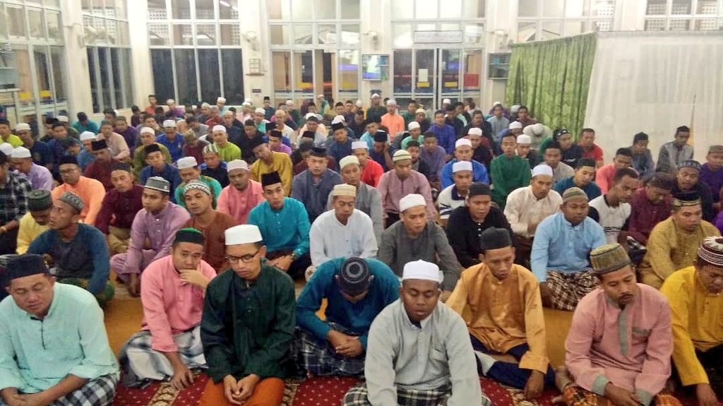 Mawilla_1's tweet photo. Warga #NavyPeople @Mawilla_1 mengimarahkan Gempur &amp; Kuliah Subuh.Semoga Allah mempelihara ukhuwah dan silaturrahim kami. 
#NavyWay 
#NavyNews
@tldm_rasmi @MPA_Barat @mykamarul @shakirsalleh1 https://t.co/SbMc3xUEg4
