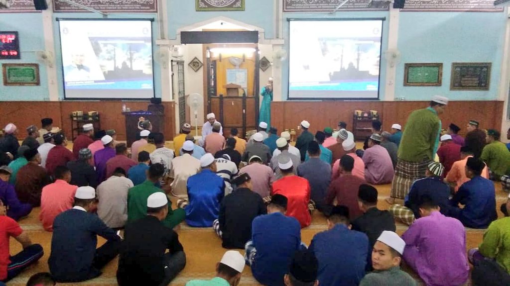Mawilla_1's tweet photo. Warga #NavyPeople @Mawilla_1 mengimarahkan Gempur &amp; Kuliah Subuh.Semoga Allah mempelihara ukhuwah dan silaturrahim kami. 
#NavyWay 
#NavyNews
@tldm_rasmi @MPA_Barat @mykamarul @shakirsalleh1 https://t.co/SbMc3xUEg4