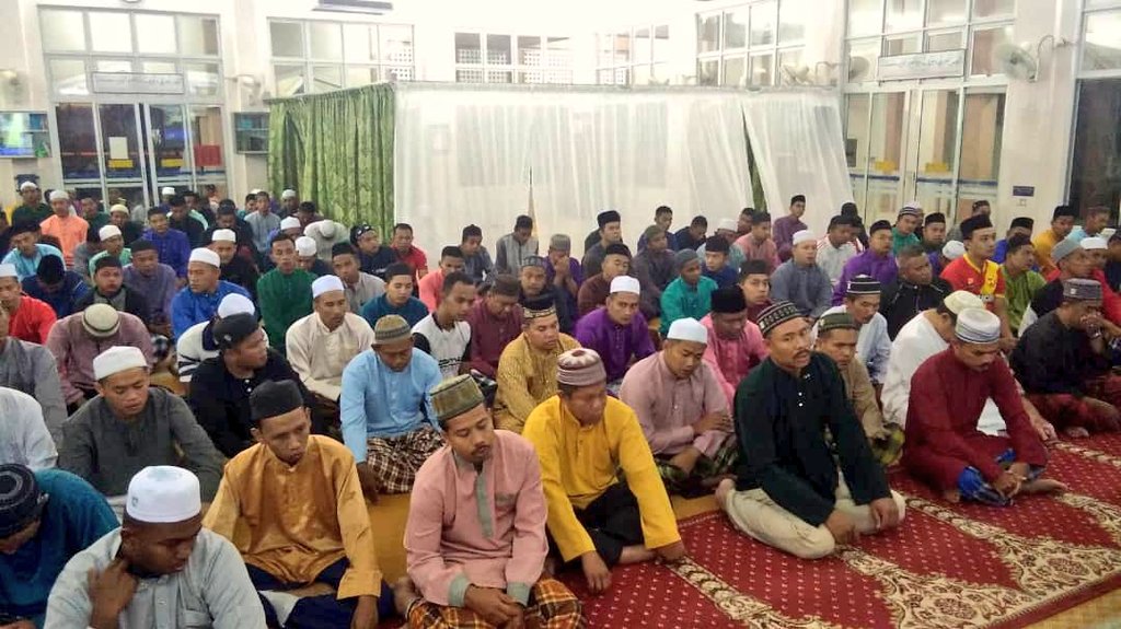 Mawilla_1's tweet photo. Warga #NavyPeople @Mawilla_1 mengimarahkan Gempur &amp; Kuliah Subuh.Semoga Allah mempelihara ukhuwah dan silaturrahim kami. 
#NavyWay 
#NavyNews
@tldm_rasmi @MPA_Barat @mykamarul @shakirsalleh1 https://t.co/SbMc3xUEg4