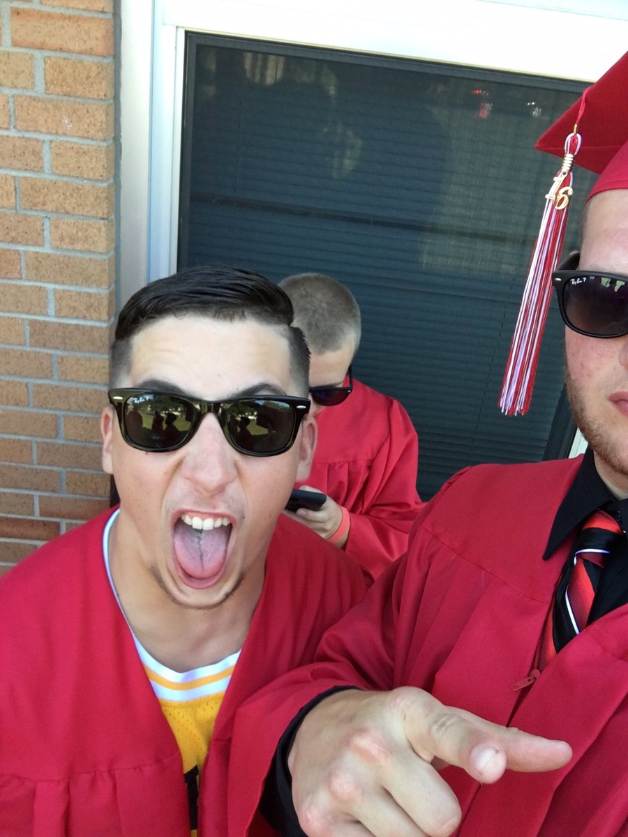 TravisAlvarez72's tweet photo. Can’t Believe This Right Now, I’m Hurt Right Now Really Bad, Crazy To Think We Were Just Chilling A Couple Days Ago Like Brother’s Do. Everyone Please Come Together &amp; Send Prayers To The Smutz Family 🙏🏼❤️ I Love You Brotha &amp; We Will Be Together Again. Love You Evan ❤️🙏🏼 https://t.co/XQntvQq0lF