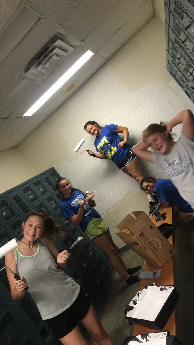 CoachARAnderson's tweet photo. We’ve challenged the girls this year to do a service project once a month. The August project was to paint the jr high locker rooms and decorate them for the new year. It was a great day of service and bonding! The girls did a great job and enjoyed giving back to the program! https://t.co/whuDAyxF99