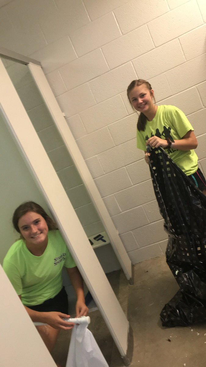 CoachARAnderson's tweet photo. We’ve challenged the girls this year to do a service project once a month. The August project was to paint the jr high locker rooms and decorate them for the new year. It was a great day of service and bonding! The girls did a great job and enjoyed giving back to the program! https://t.co/whuDAyxF99
